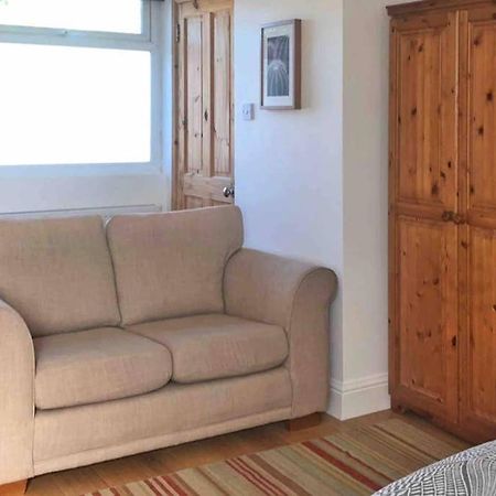 Modern Studio Apartment Near Town Centre Poole Extérieur photo